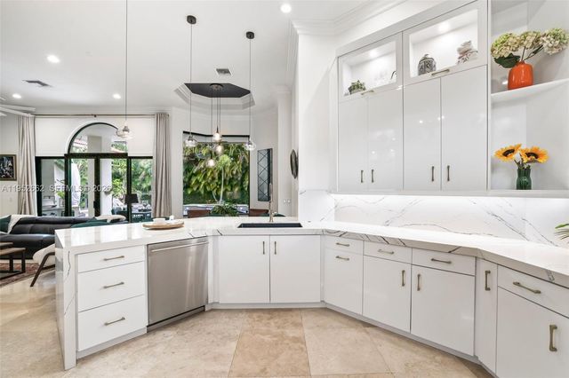 10502 Kestrel St, Plantation, FL 33324