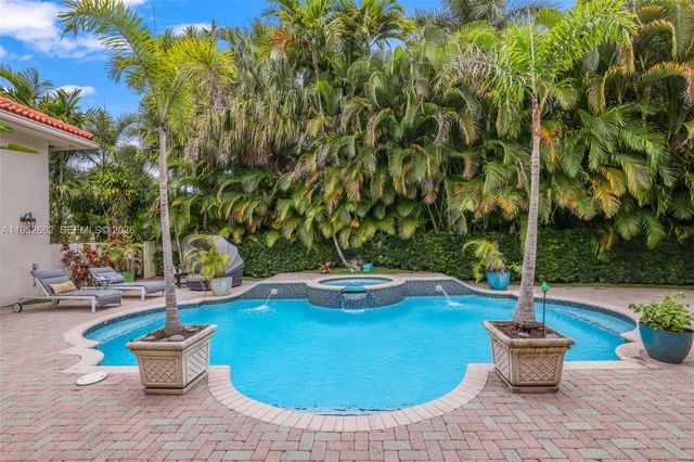 10502 Kestrel St, Plantation, FL 33324