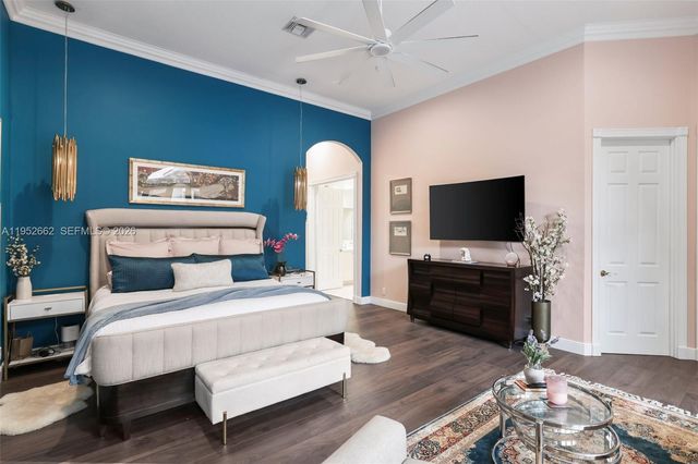 10502 Kestrel St, Plantation, FL 33324