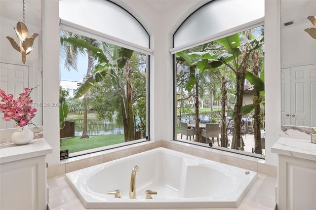 10502 Kestrel St, Plantation, FL 33324