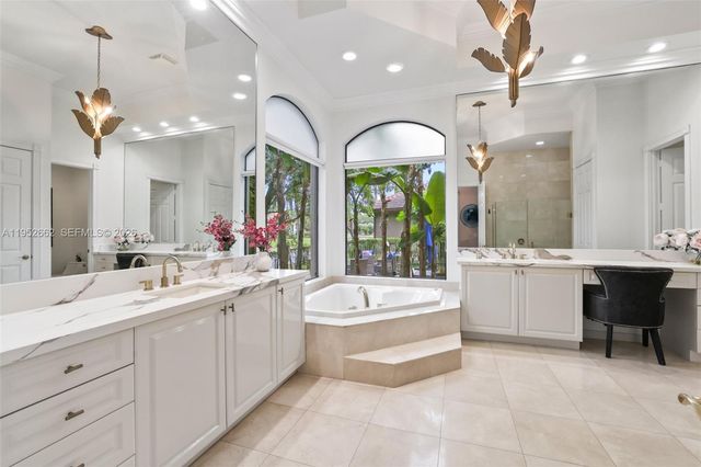 10502 Kestrel St, Plantation, FL 33324