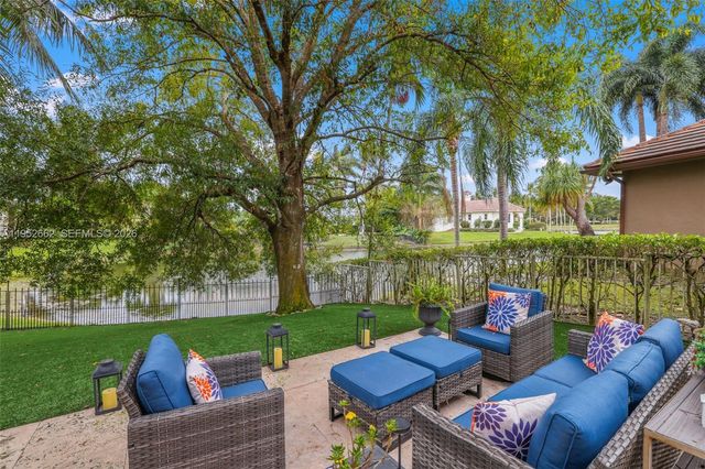 10502 Kestrel St, Plantation, FL 33324