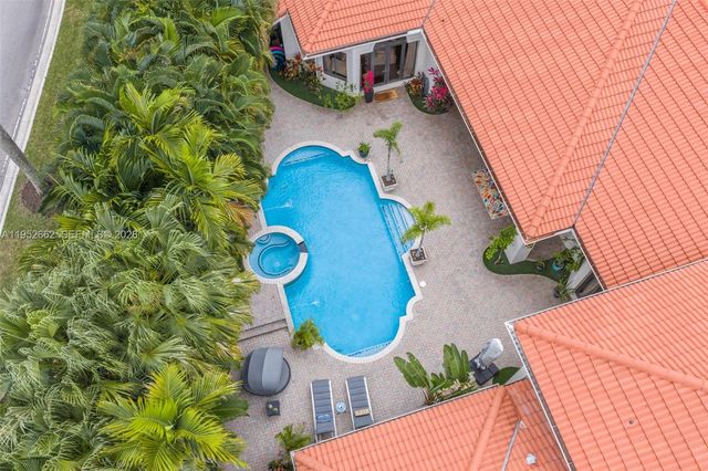 10502 Kestrel St, Plantation, FL 33324