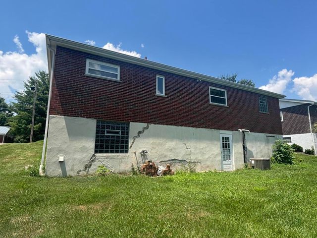 16 Shaw Drive, Alexandria, KY 41001