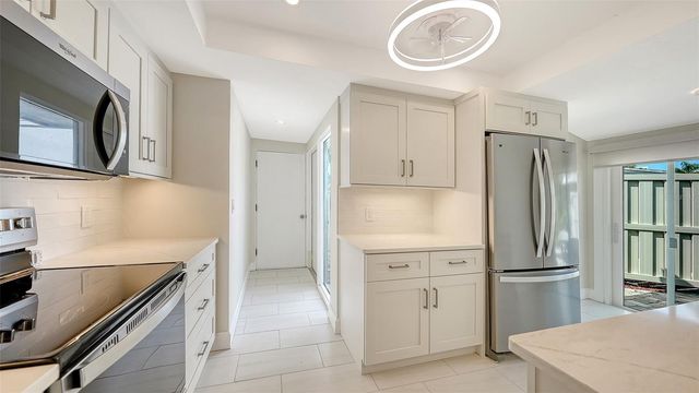 206 HOURGLASS WAY V10, Sarasota, FL 34242