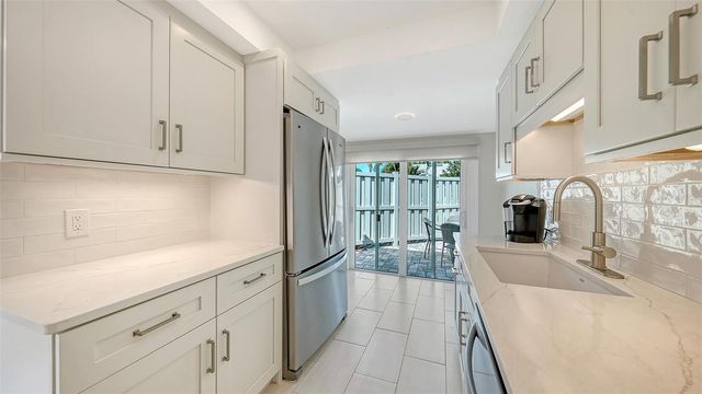 206 HOURGLASS WAY V10, Sarasota, FL 34242
