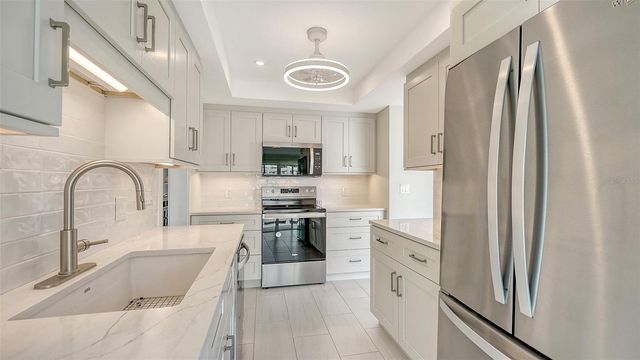 206 HOURGLASS WAY V10, Sarasota, FL 34242