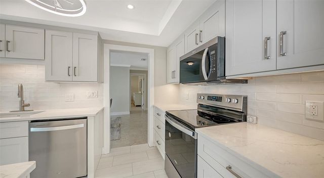 206 HOURGLASS WAY V10, Sarasota, FL 34242