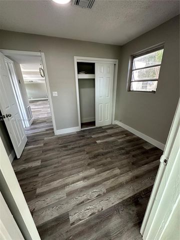 4711 SW 38th St, West Park, FL 33023