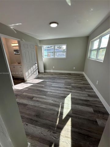 4711 SW 38th St, West Park, FL 33023