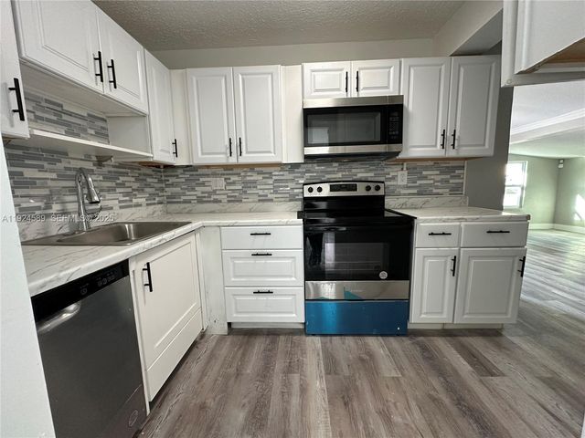 4711 SW 38th St, West Park, FL 33023