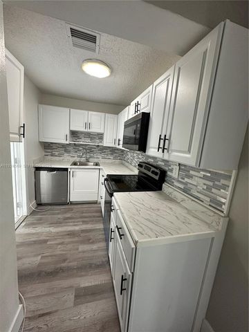 4711 SW 38th St, West Park, FL 33023