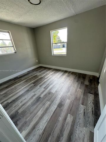 4711 SW 38th St, West Park, FL 33023