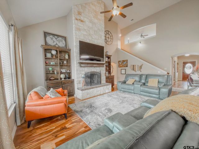 302 Parkview CT, Whitehouse, TX 75791