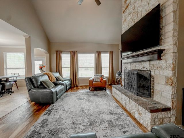 302 Parkview CT, Whitehouse, TX 75791