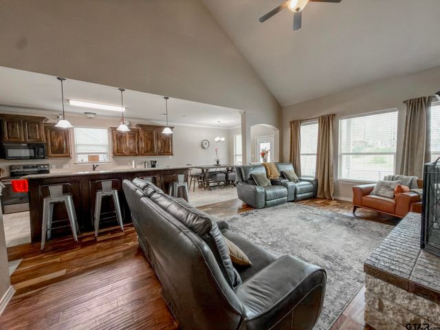 302 Parkview CT, Whitehouse, TX 75791