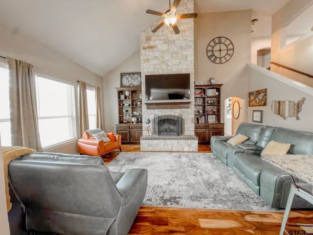 302 Parkview CT, Whitehouse, TX 75791