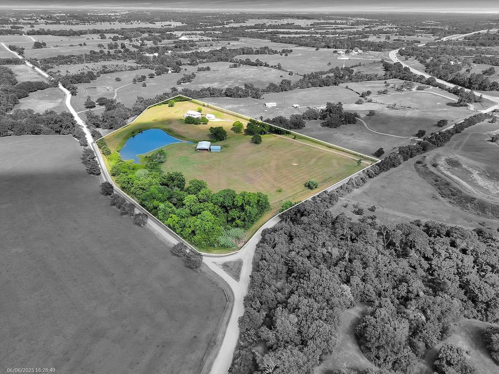 290 Phillipsburg Church Road, Chappell Hill, TX 77426