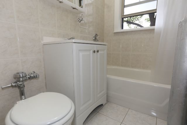 3259 W Wrightwood Avenue 1F, Chicago, IL 60647