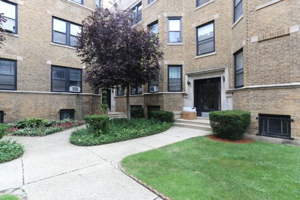 3259 W Wrightwood Avenue 1F, Chicago, IL 60647