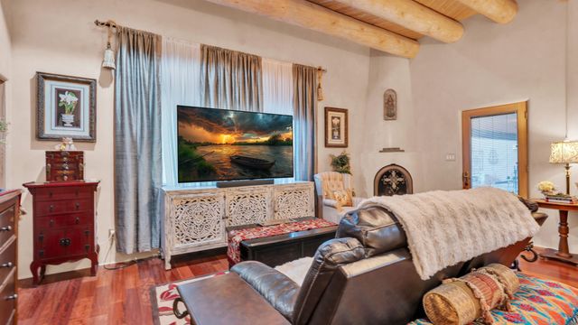 16 Via De Estrellas A, Santa Fe, NM 87506