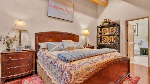 16 Via De Estrellas A, Santa Fe, NM 87506