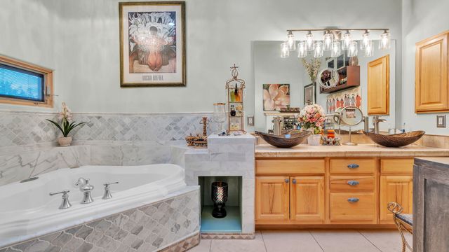 16 Via De Estrellas A, Santa Fe, NM 87506