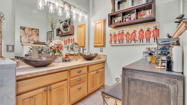 16 Via De Estrellas A, Santa Fe, NM 87506