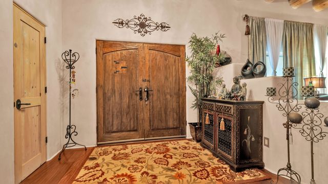 16 Via De Estrellas A, Santa Fe, NM 87506