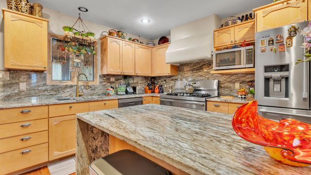 16 Via De Estrellas A, Santa Fe, NM 87506