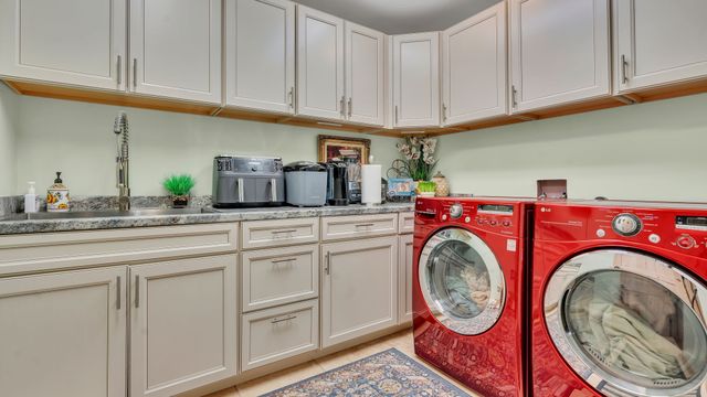 16 Via De Estrellas A, Santa Fe, NM 87506