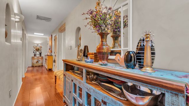 16 Via De Estrellas A, Santa Fe, NM 87506