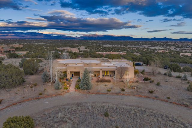 16 Via De Estrellas A, Santa Fe, NM 87506