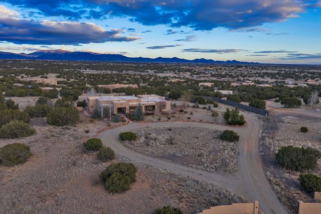 16 Via De Estrellas A, Santa Fe, NM 87506