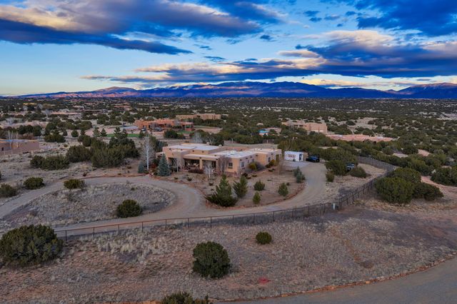 16 Via De Estrellas A, Santa Fe, NM 87506