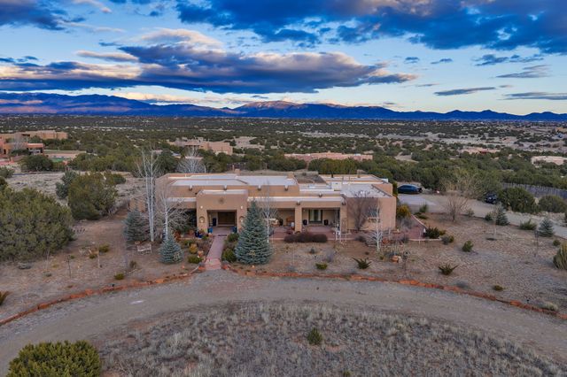 16 Via De Estrellas A, Santa Fe, NM 87506