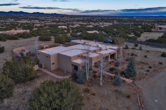 16 Via De Estrellas A, Santa Fe, NM 87506