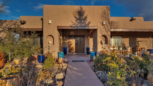 16 Via De Estrellas A, Santa Fe, NM 87506