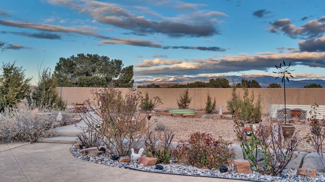 16 Via De Estrellas A, Santa Fe, NM 87506