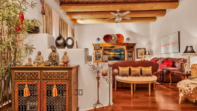 16 Via De Estrellas A, Santa Fe, NM 87506