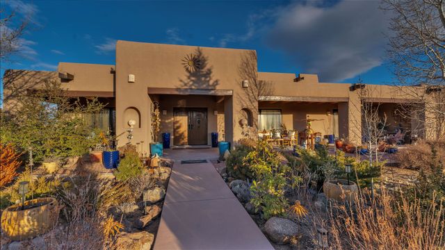 16 Via De Estrellas A, Santa Fe, NM 87506