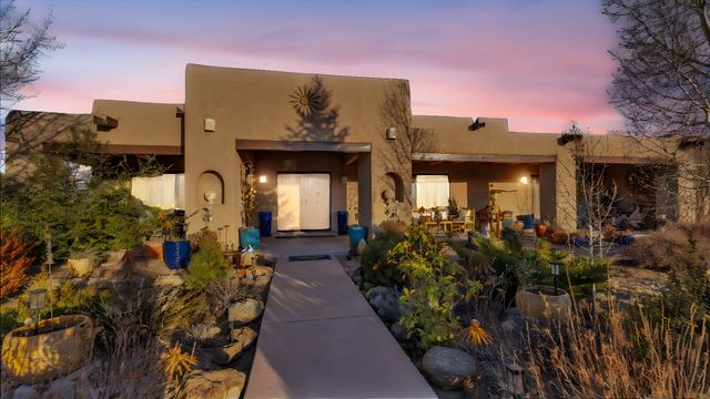 16 Via De Estrellas A, Santa Fe, NM 87506