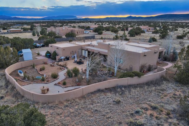 16 Via De Estrellas A, Santa Fe, NM 87506