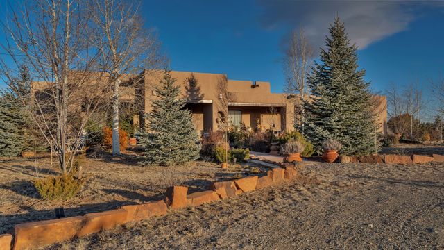 16 Via De Estrellas A, Santa Fe, NM 87506