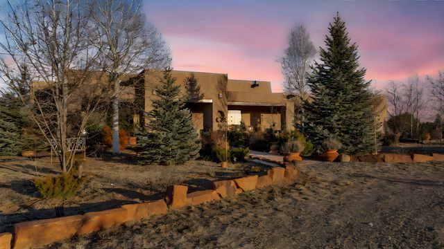 16 Via De Estrellas A, Santa Fe, NM 87506