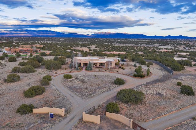 16 Via De Estrellas A, Santa Fe, NM 87506