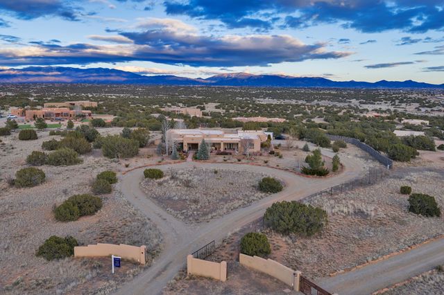 16 Via De Estrellas A, Santa Fe, NM 87506