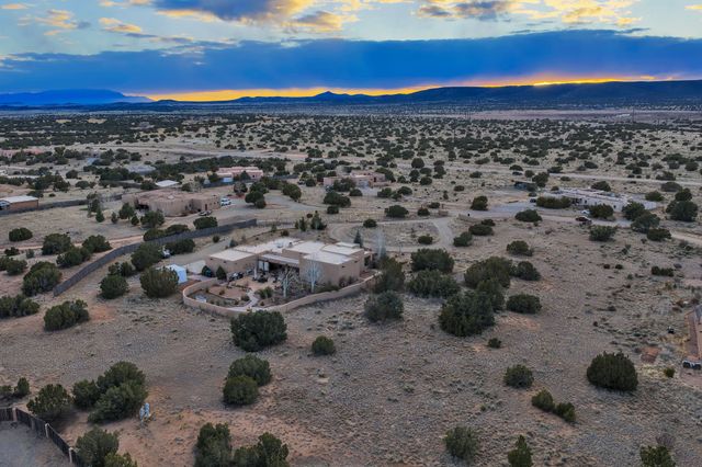 16 Via De Estrellas A, Santa Fe, NM 87506