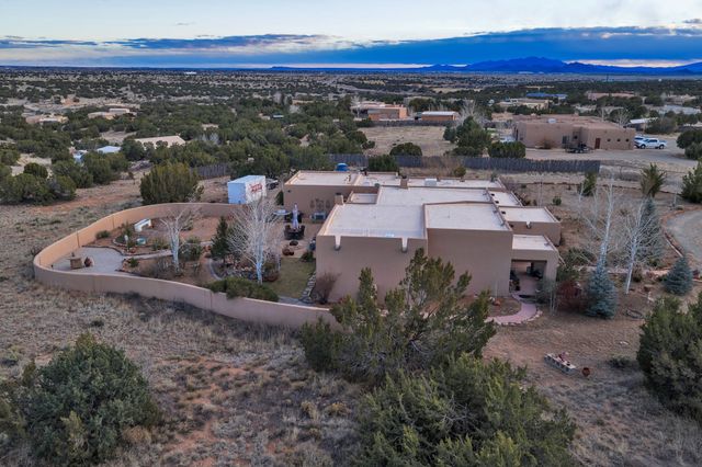 16 Via De Estrellas A, Santa Fe, NM 87506