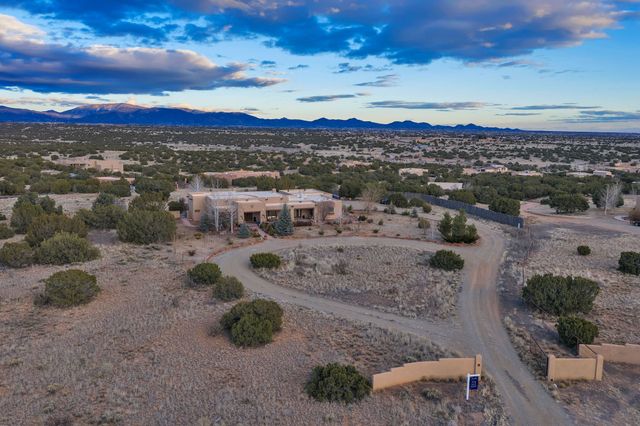 16 Via De Estrellas A, Santa Fe, NM 87506